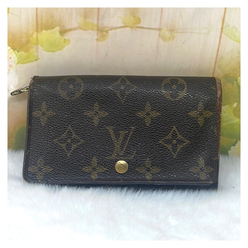 Authentic Louis Vuitton Trevor Bifold Wallet